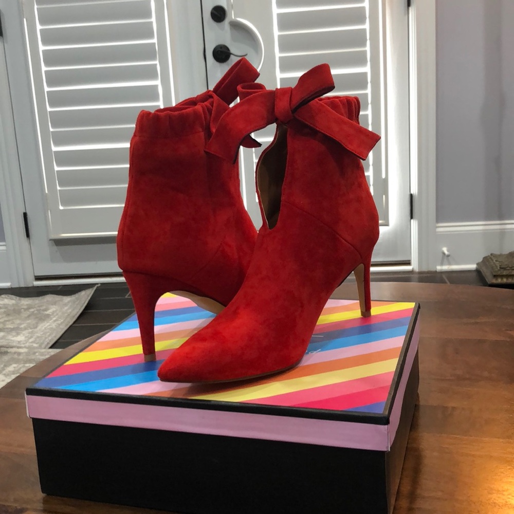 Ribbon heels